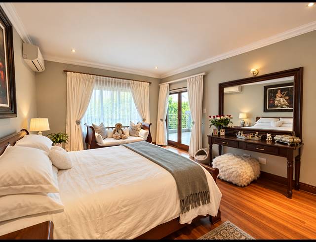 5 BEDROOM FREEHOLD FOR SALE IN MIDSTREAM ESTATE